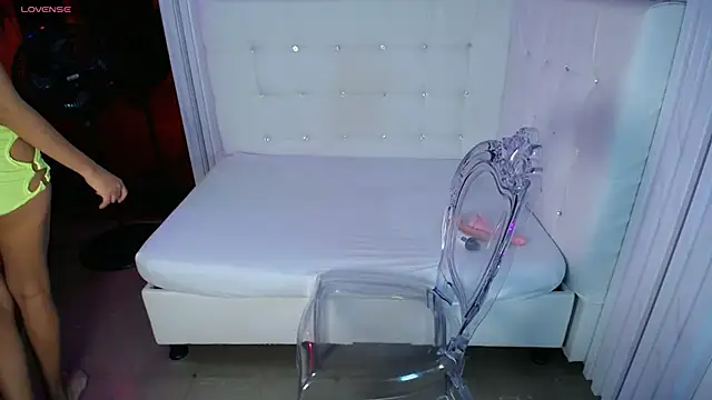 Snapshot of Ameliasexx chatting on 12/04/25, 09:23 Ameliasexx online show from 12/04/25, 09:23