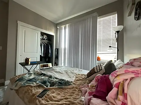 Snapshot of renesmaelily222 chatting on 02/27/26, 11:27 renesmaelily222 online show from 02/27/26, 11:27