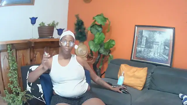 Snapshot of SexyCurves9 chatting on 12/17/25, 08:26 SexyCurves9 online show from 12/17/25, 08:26