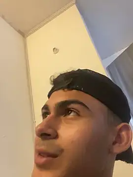 Snapshot of Zezzta chatting on 03/21/26, 04:10 Zezzta online show from 03/21/26, 04:10