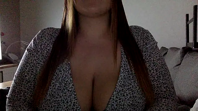 Snapshot of Blue-Coxy chatting on 12/02/25, 10:27 Blue-Coxy online show from 12/02/25, 10:27