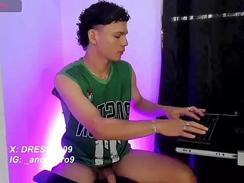 Snapshot of secret_justin7 chatting on 11/30/25, 01:48 secret justin7 online show from 11/30/25, 01:48