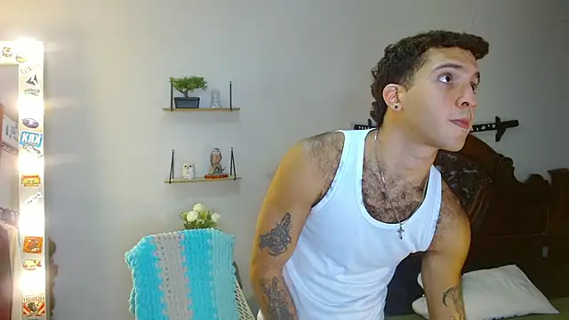 Snapshot of oceanboy_vibe chatting on 12/15/25, 07:40 oceanboy vibe online show from 12/15/25, 07:40