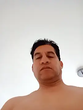 ChrisFloresP online show from 12/04/25, 11:41