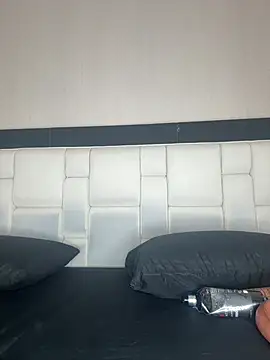 Celeste Valencia  online show from 05/06/26, 04:41