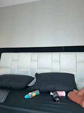 Celeste Valencia  online show from 05/12/26, 04:42