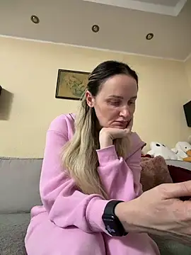 Snapshot of TomilaSi chatting on 11/27/25, 06:10 TomilaSi online show from 11/27/25, 06:10