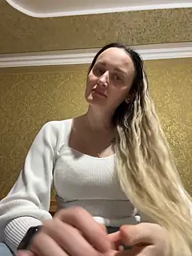 Snapshot of TomilaSi chatting on 12/05/25, 07:21 TomilaSi online show from 12/05/25, 07:21