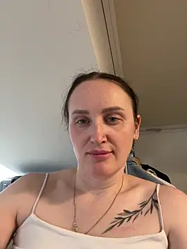 TomilaSi online show from 06/15/26, 01:57