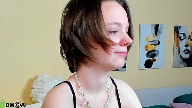 Olivia Riesz online show from 05/10/26, 12:49
