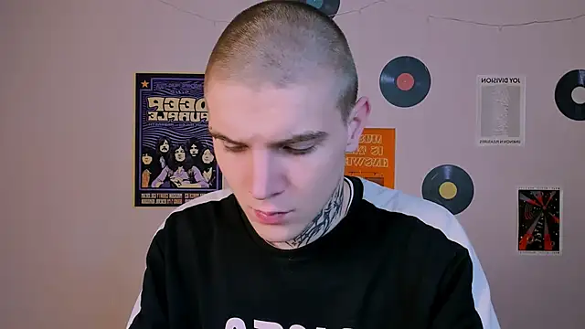 Snapshot of drew_soft_ chatting on 12/05/25, 07:54 drew soft online show from 12/05/25, 07:54