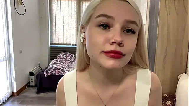 Snapshot of MistikMinx chatting on 11/27/25, 12:07 MistikMinx online show from 11/27/25, 12:07