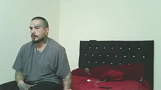 Snapshot of ARIA_AND_NICK chatting on 02/01/26, 12:53 ARIA AND NICK online show from 02/01/26, 12:53