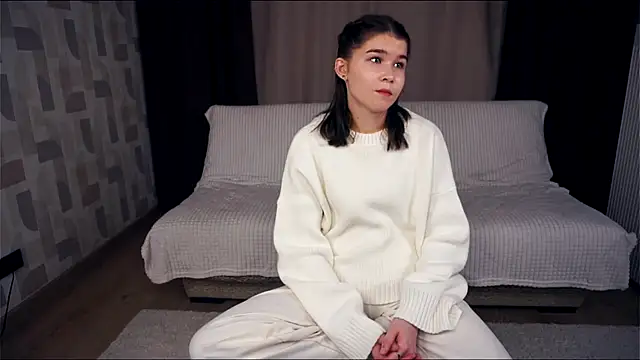 ZulaRattan online show from 11/28/25, 07:05