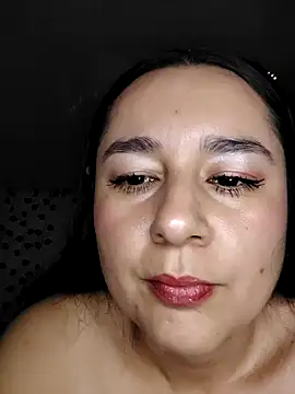 Snapshot of Dulce_fire1 chatting on 12/18/25, 11:05 Dulce fire1 online show from 12/18/25, 11:05