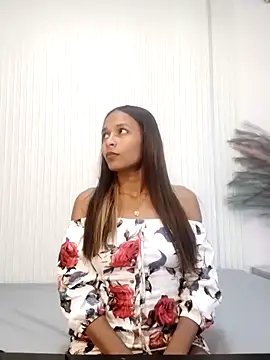 Snapshot of KeiraFox9 chatting on 12/04/25, 06:44 KeiraFox9 online show from 12/04/25, 06:44