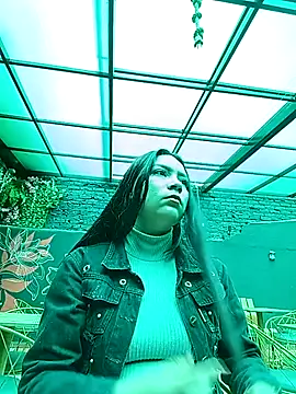 Snapshot of Vayoleth_0-2 chatting on 12/02/25, 03:18 Vayoleth 0-2 online show from 12/02/25, 03:18