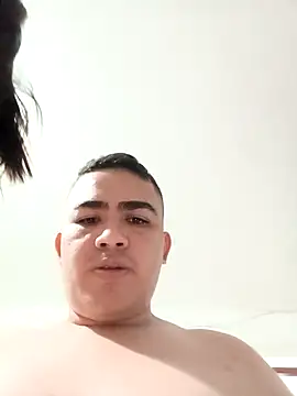 Snapshot of culona2417 chatting on 12/13/25, 11:32 culona2417 online show from 12/13/25, 11:32