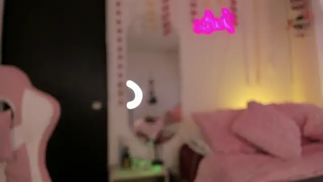 Snapshot of julse__ chatting on 02/28/26, 10:11 julse online show from 02/28/26, 10:11