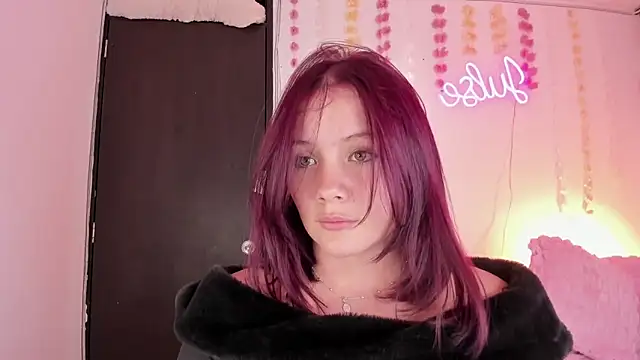 Snapshot of julse__ chatting on 03/14/26, 12:17 julse online show from 03/14/26, 12:17