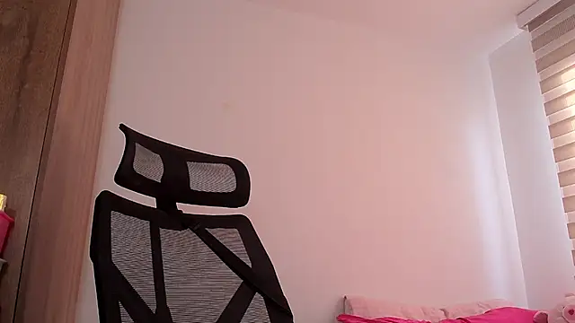 Snapshot of Sweet_navy_ chatting on 12/19/25, 08:49 Sweet navy online show from 12/19/25, 08:49