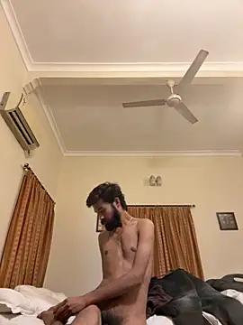 Snapshot of priyansh9283 chatting on 11/26/25, 12:39 priyansh9283 online show from 11/26/25, 12:39