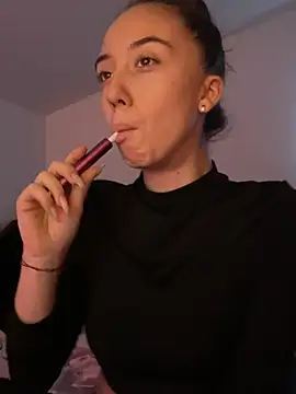 Snapshot of CristinaSw chatting on 12/16/25, 02:22 CristinaSw online show from 12/16/25, 02:22