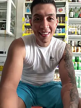 Snapshot of OliverWest04 chatting on 11/27/25, 05:26 OliverWest04 online show from 11/27/25, 05:26