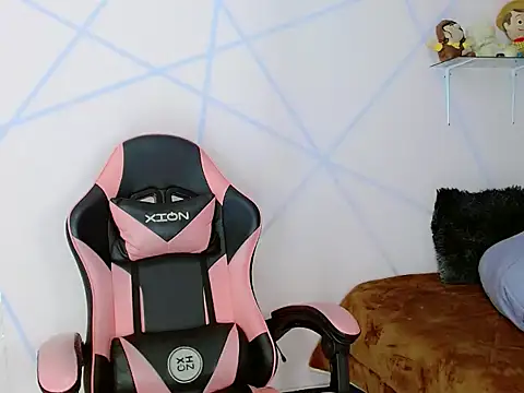 Snapshot of Natasha__Hot_ chatting on 12/04/25, 09:40 Natasha Hot online show from 12/04/25, 09:40