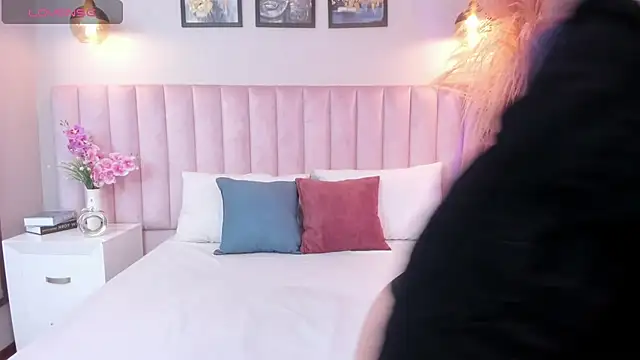 Vera Gold  online show from 12/04/25, 03:38