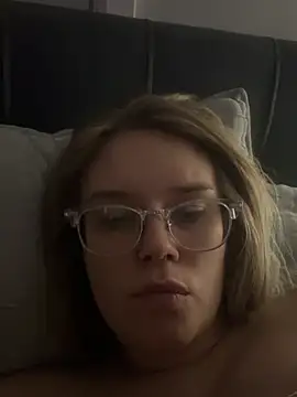 Snapshot of babyblue977 chatting on 02/14/26, 07:05 babyblue977 online show from 02/14/26, 07:05