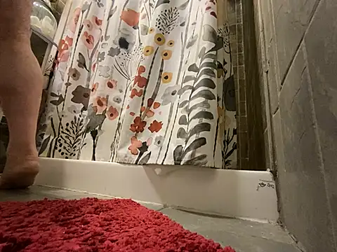 Snapshot of xxxenzo1 chatting on 01/12/25, 11:28 xxxenzo1 online show from 01/12/25, 11:28