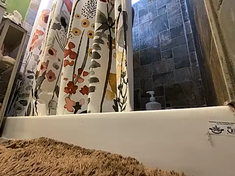 Snapshot of xxxenzo1 chatting on 03/22/25, 05:31 xxxenzo1 online show from 03/22/25, 05:31