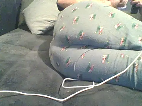 Snapshot of xxxenzo1 chatting on 03/10/26, 12:43 xxxenzo1 online show from 03/10/26, 12:43