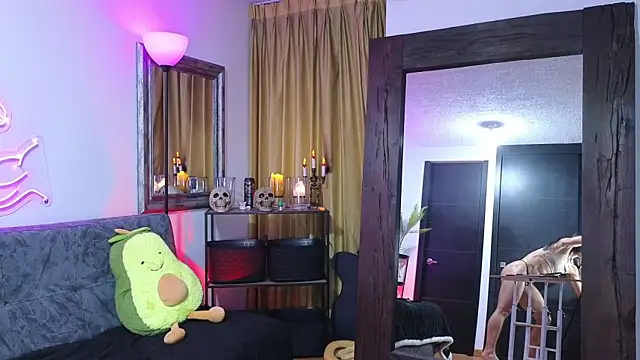 MightyLaura1 online show from 11/27/25, 10:34