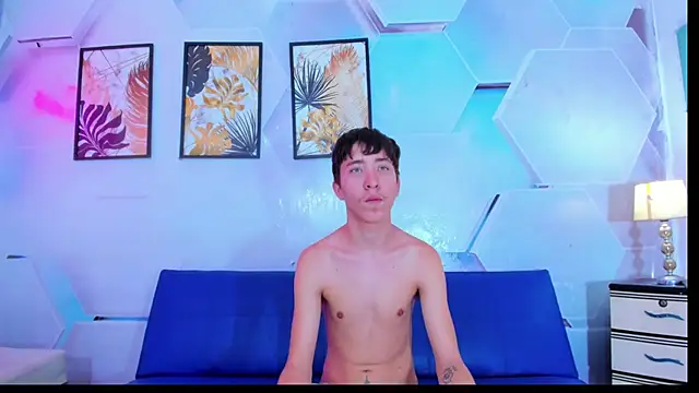 Snapshot of Lester_james2 chatting on 11/25/25, 01:22 Lester james2 online show from 11/25/25, 01:22