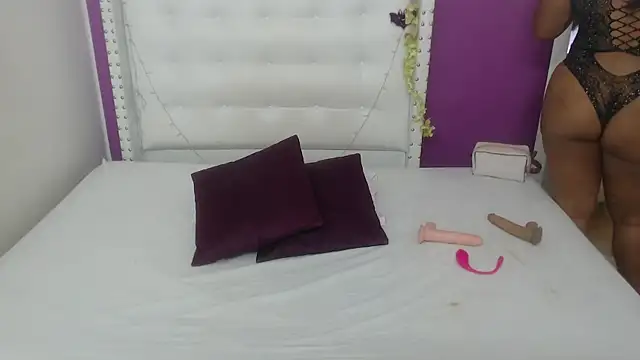 Snapshot of naughty_bigass_18 chatting on 12/16/25, 03:33 naughty bigass 18 online show from 12/16/25, 03:33