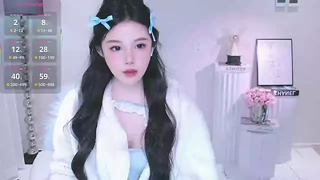 Snapshot of Persephone_2025 chatting on 12/14/25, 05:18 Persephone 2025 online show from 12/14/25, 05:18