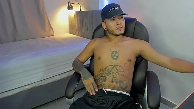 Snapshot of master_evil07 chatting on 11/28/25, 05:21 master evil07 online show from 11/28/25, 05:21