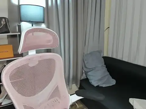 Snapshot of TsUncutMegan chatting on 12/15/25, 07:29 TsUncutMegan online show from 12/15/25, 07:29