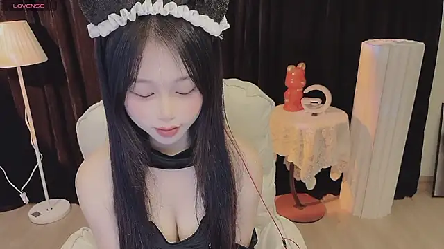 Snapshot of -Annababy chatting on 01/31/26, 09:35 -Annababy online show from 01/31/26, 09:35