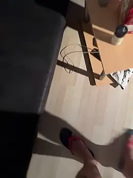 Laufla online show from 12/21/25, 10:17