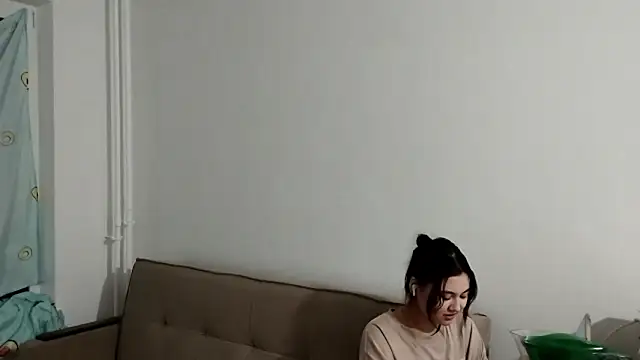 Snapshot of ArianeRandy chatting on 02/01/26, 04:05 ArianeRandy online show from 02/01/26, 04:05