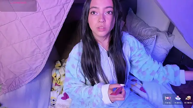 Snapshot of Laraa_Rouss_ chatting on 12/03/25, 03:47 Laraa Rouss online show from 12/03/25, 03:47