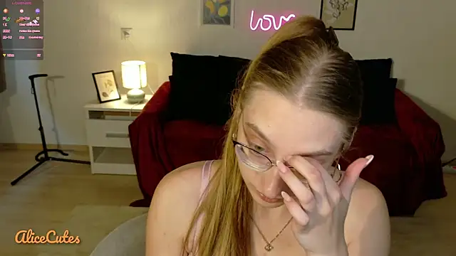 AliceCutes online show from 05/08/26, 04:23