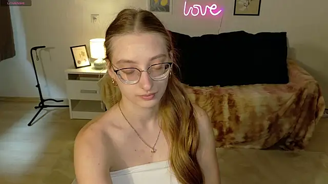 AliceCutes online show from 05/16/26, 09:50