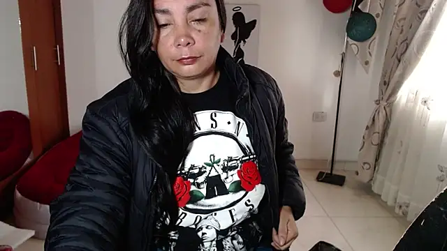 Snapshot of vivian-milf chatting on 11/30/25, 12:20 vivian-milf online show from 11/30/25, 12:20