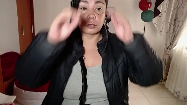 Snapshot of vivian-milf chatting on 12/04/25, 12:36 vivian-milf online show from 12/04/25, 12:36