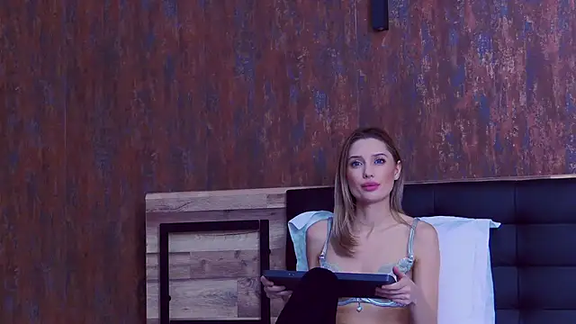 Snapshot of SilviaPastori chatting on 12/16/25, 06:07 SilviaPastori online show from 12/16/25, 06:07