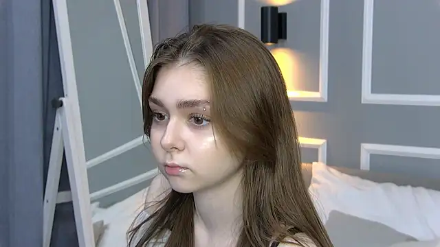 Snapshot of NatalieCroft chatting on 12/05/25, 06:11 NatalieCroft online show from 12/05/25, 06:11